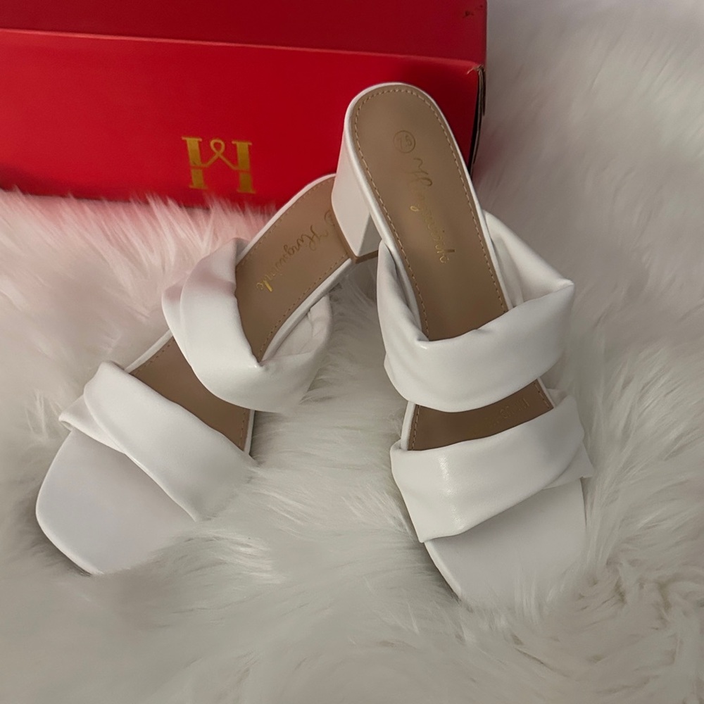 Margaux Chic White Sandals - Picture 3 of 4